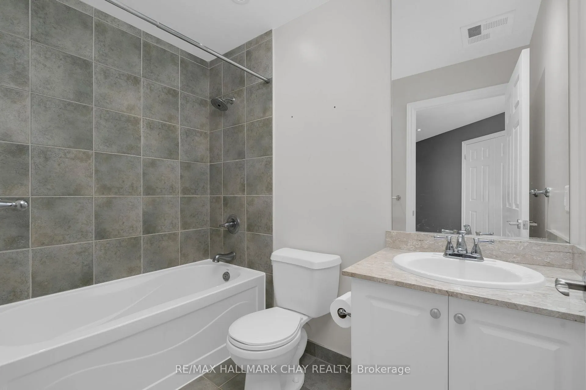 Photo 13 of Unit 706, 37 Ellen Street, Barrie, City Centre — HOMEH