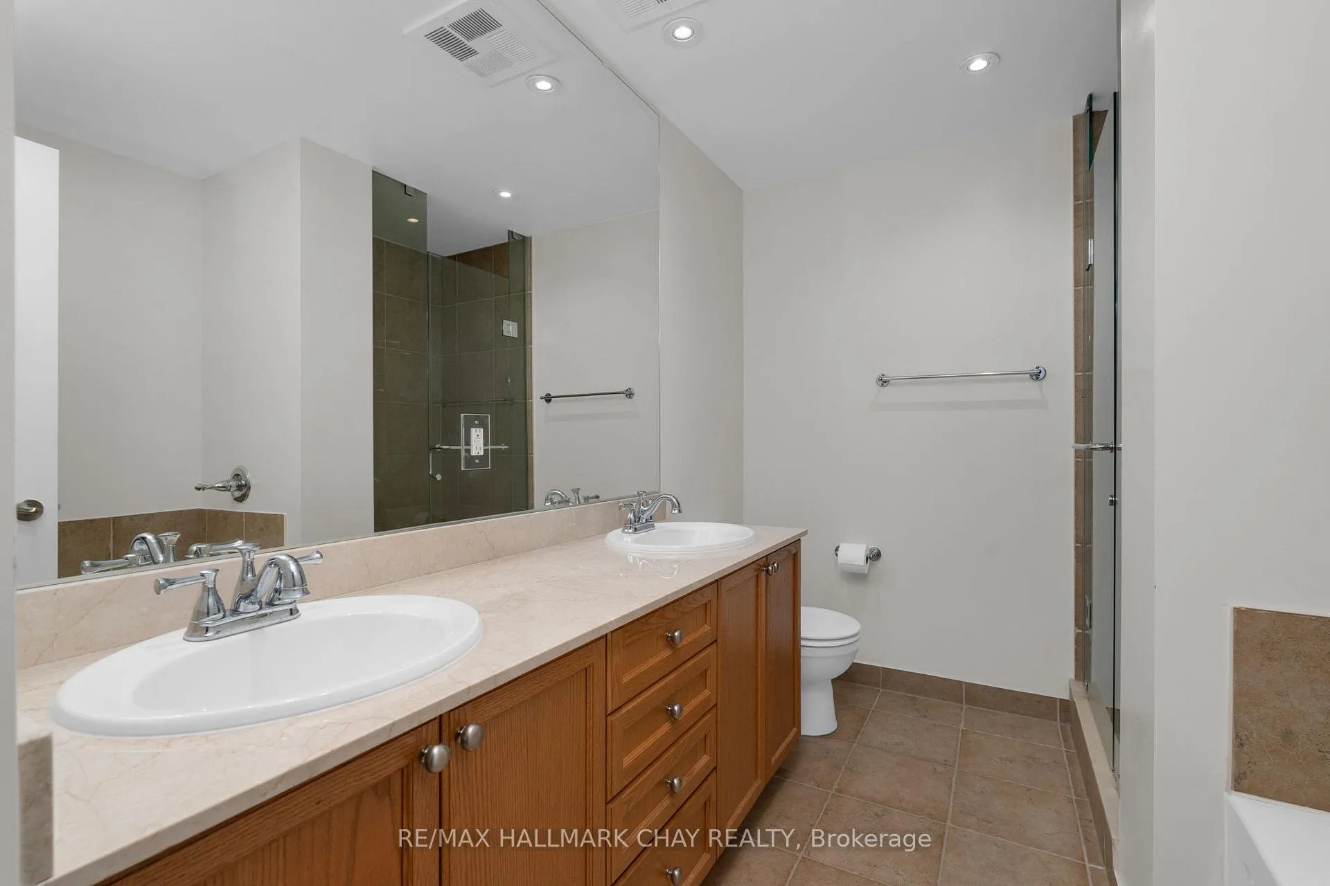 Photo 16 of Unit 706, 37 Ellen Street, Barrie, City Centre — HOMEH