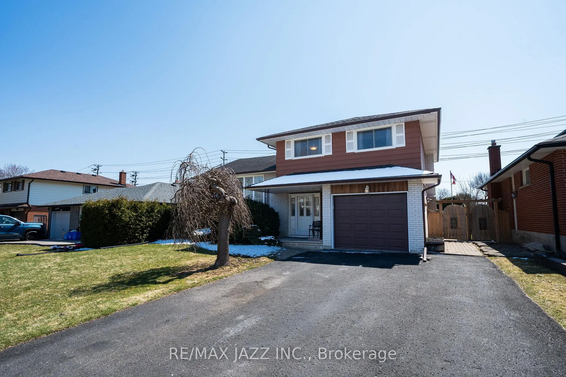 Photo 2 of 361 Carnaby Court, Oshawa, Centennial — HOMEH