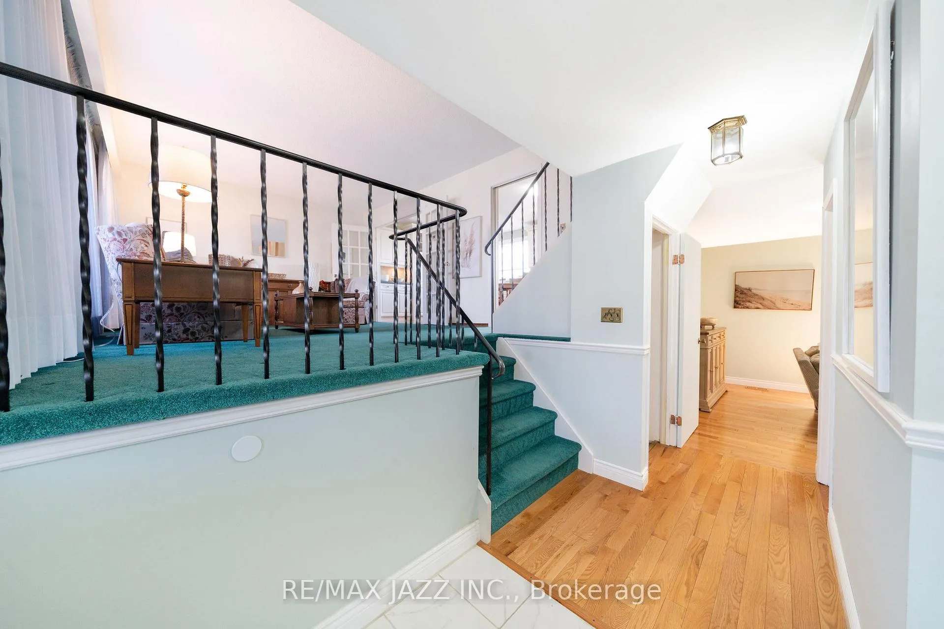 Photo 3 of 361 Carnaby Court, Oshawa, Centennial — HOMEH