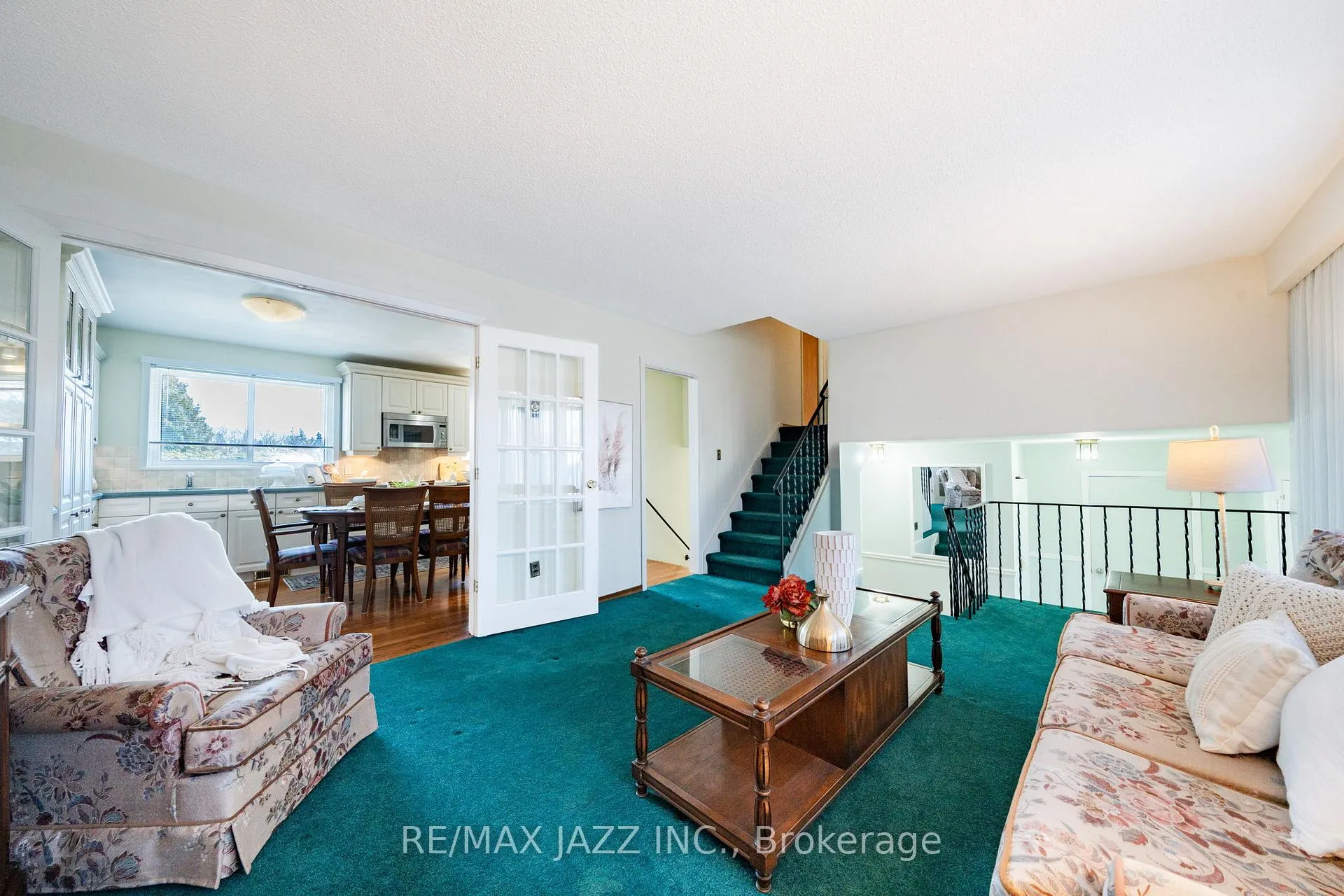 Photo 5 of 361 Carnaby Court, Oshawa, Centennial — HOMEH