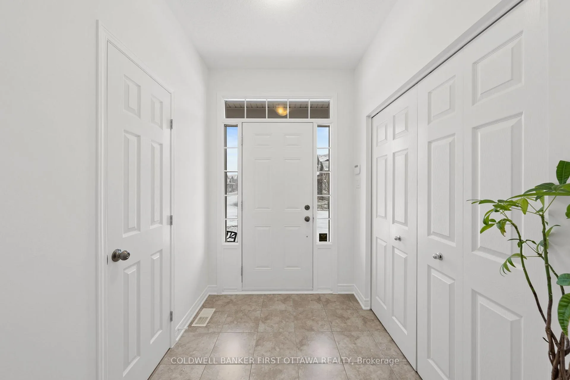 Photo 3 of 220 Dave Smith Crescent, Ottawa, Riverside South/Gloucester Glen — HOMEH
