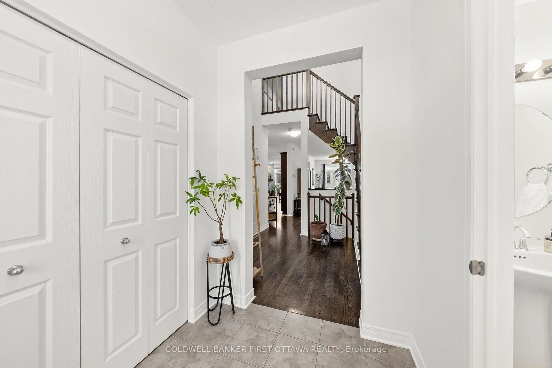 Photo 4 of 220 Dave Smith Crescent, Ottawa, Riverside South/Gloucester Glen — HOMEH