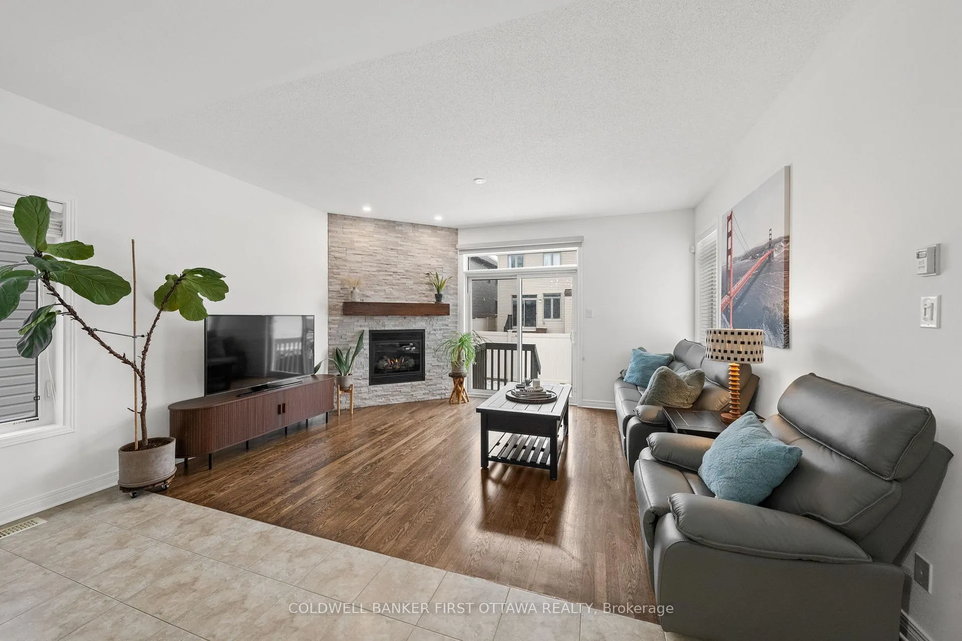 Photo 17 of 220 Dave Smith Crescent, Ottawa, Riverside South/Gloucester Glen — HOMEH