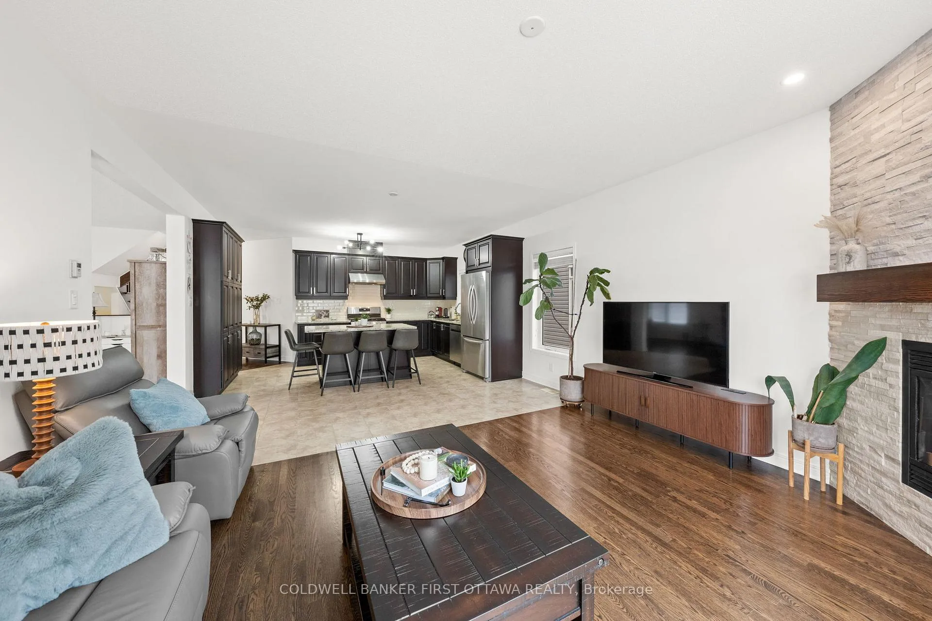 Photo 18 of 220 Dave Smith Crescent, Ottawa, Riverside South/Gloucester Glen — HOMEH