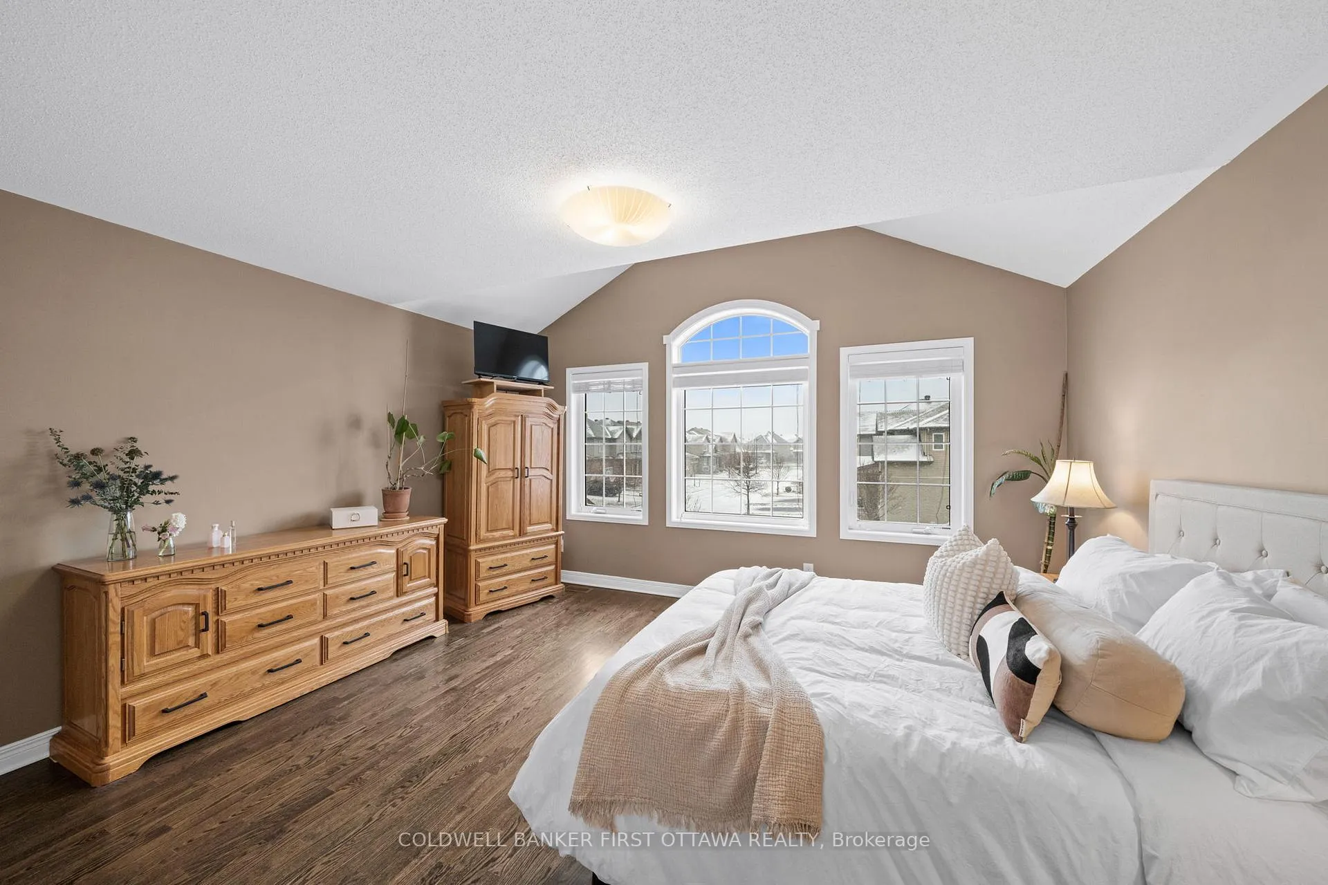 Photo 23 of 220 Dave Smith Crescent, Ottawa, Riverside South/Gloucester Glen — HOMEH