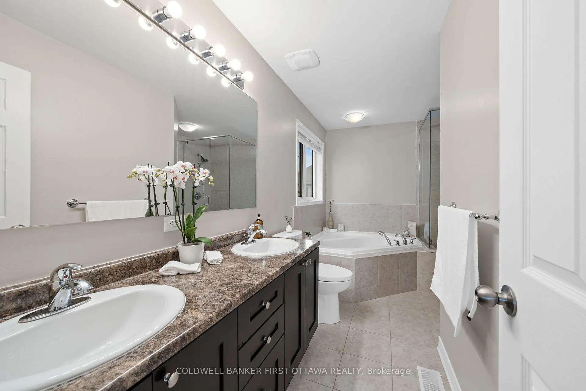 Photo 24 of 220 Dave Smith Crescent, Ottawa, Riverside South/Gloucester Glen — HOMEH