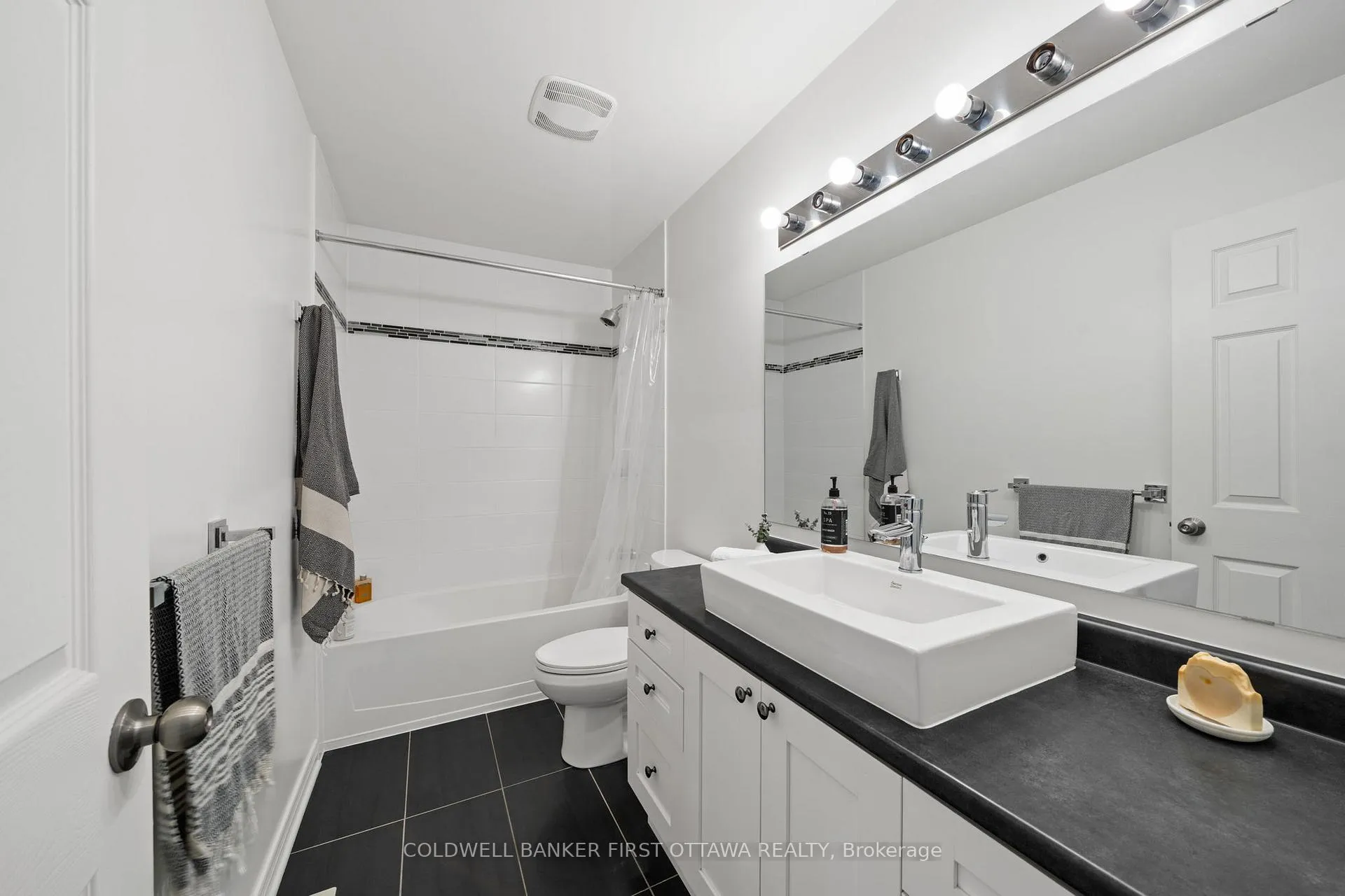 Photo 29 of 220 Dave Smith Crescent, Ottawa, Riverside South/Gloucester Glen — HOMEH