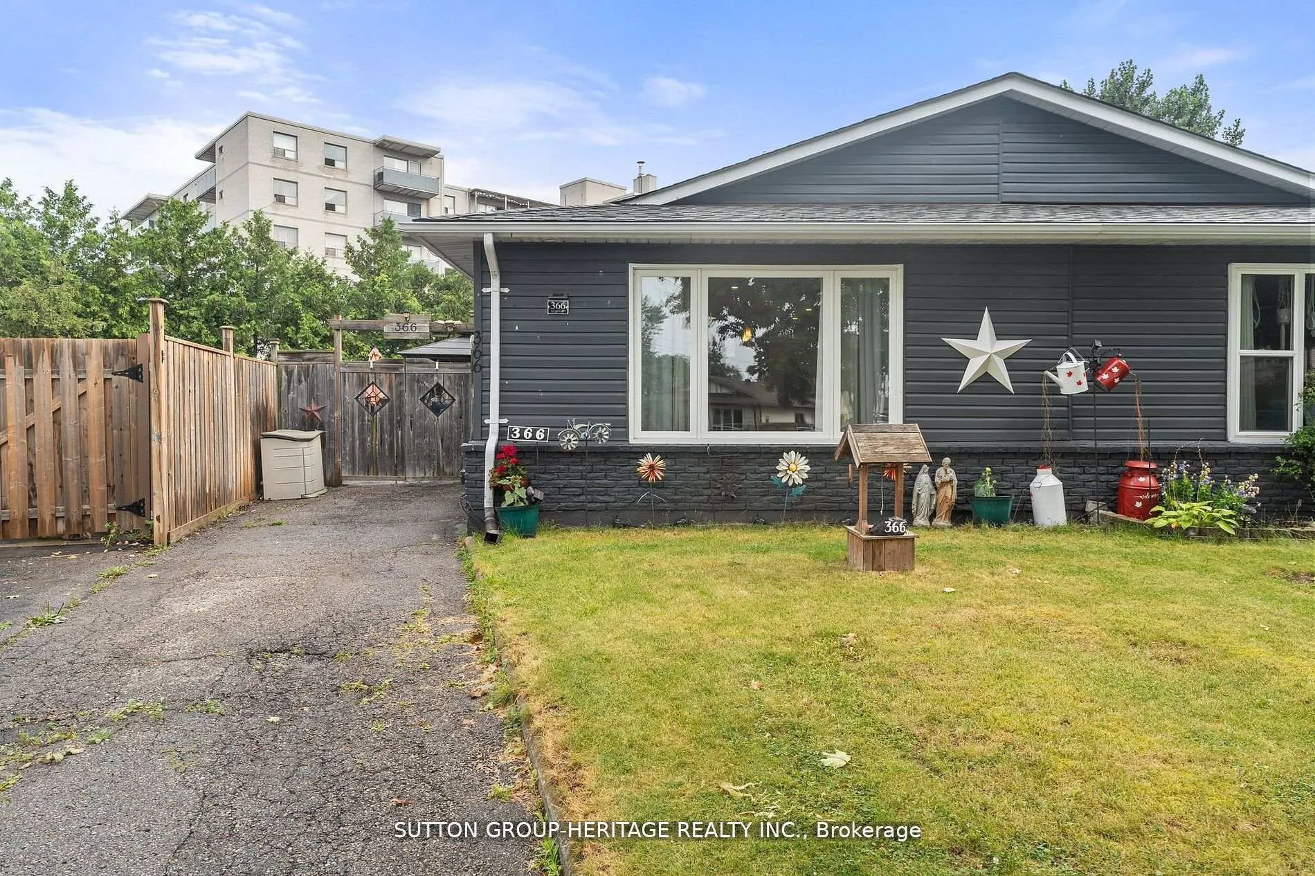 Photo 1 of 366 Calvert Court, Oshawa, Lakeview — HOMEH