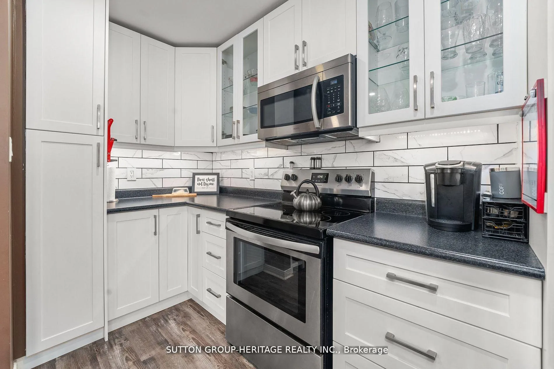 Photo 4 of 366 Calvert Court, Oshawa, Lakeview — HOMEH