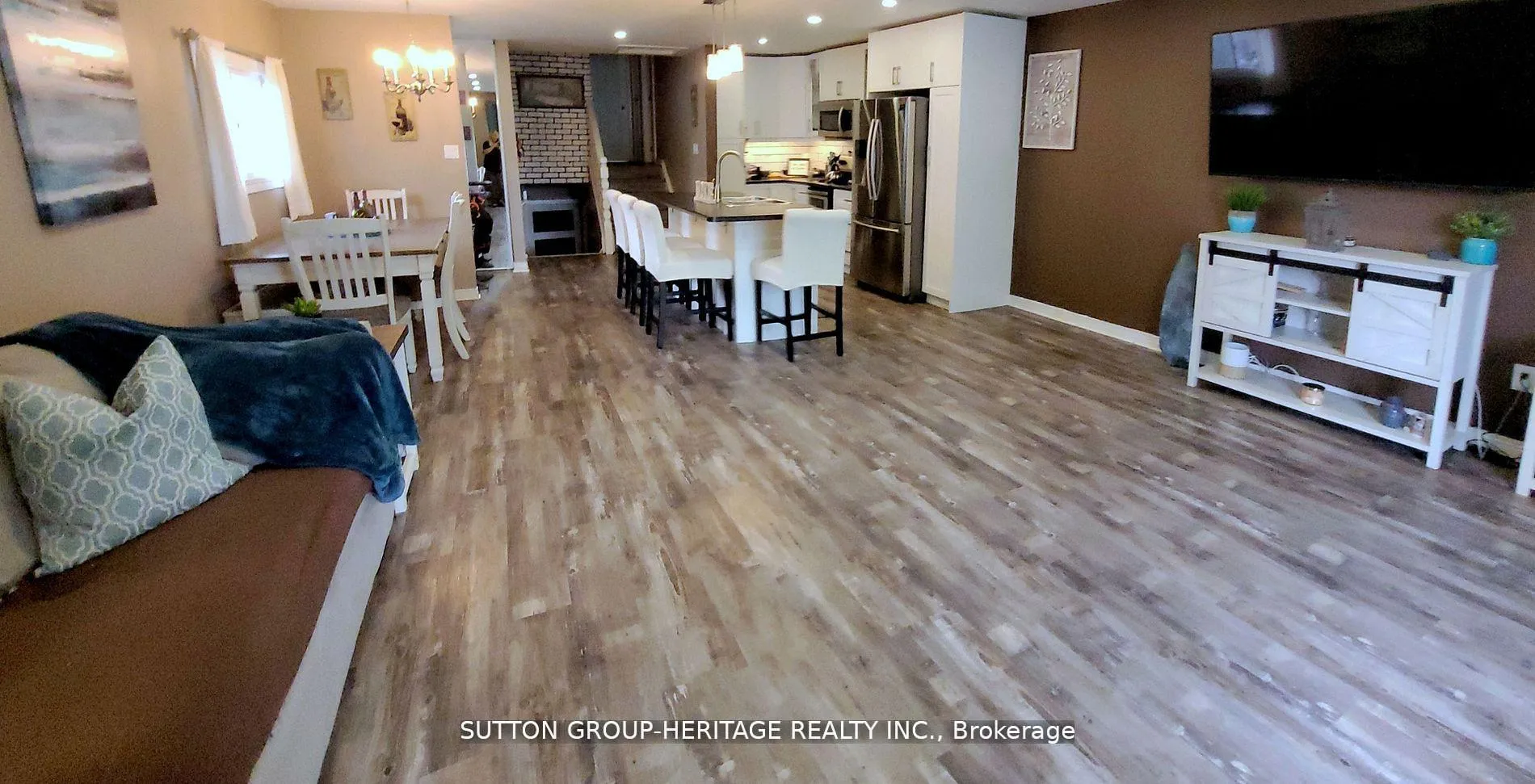 Photo 6 of 366 Calvert Court, Oshawa, Lakeview — HOMEH