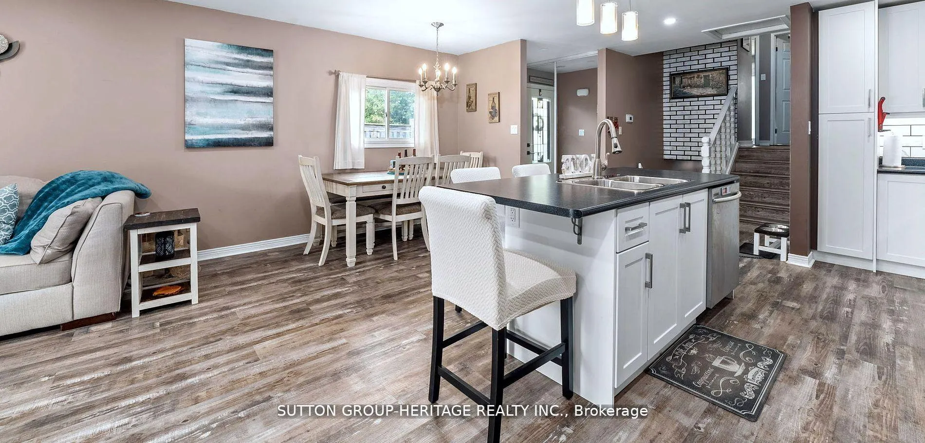Photo 8 of 366 Calvert Court, Oshawa, Lakeview — HOMEH
