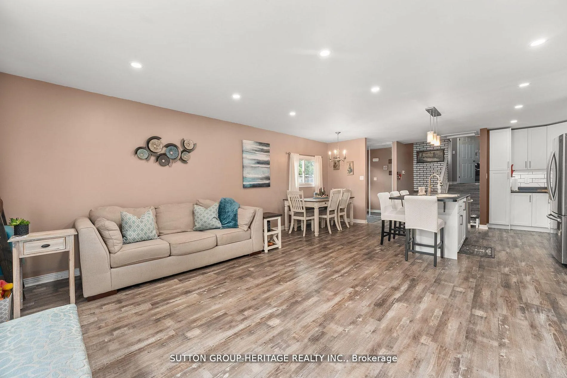 Photo 9 of 366 Calvert Court, Oshawa, Lakeview — HOMEH