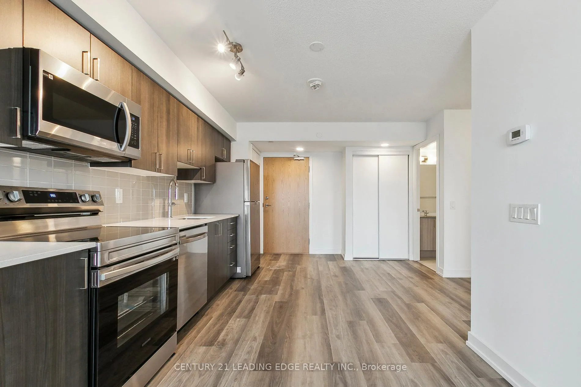 Photo 2 of Unit 1001, 1455 Celebration Drive, Pickering, Bay Ridges — HOMEH