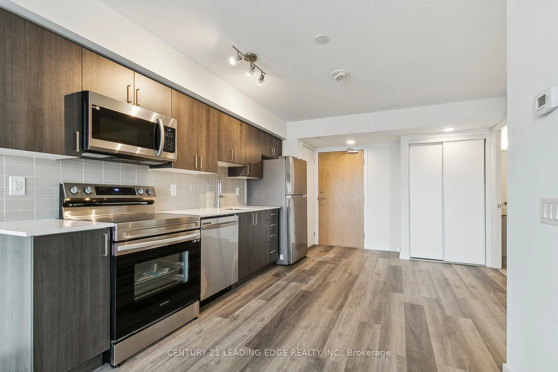 Photo 3 of Unit 1001, 1455 Celebration Drive, Pickering, Bay Ridges — HOMEH