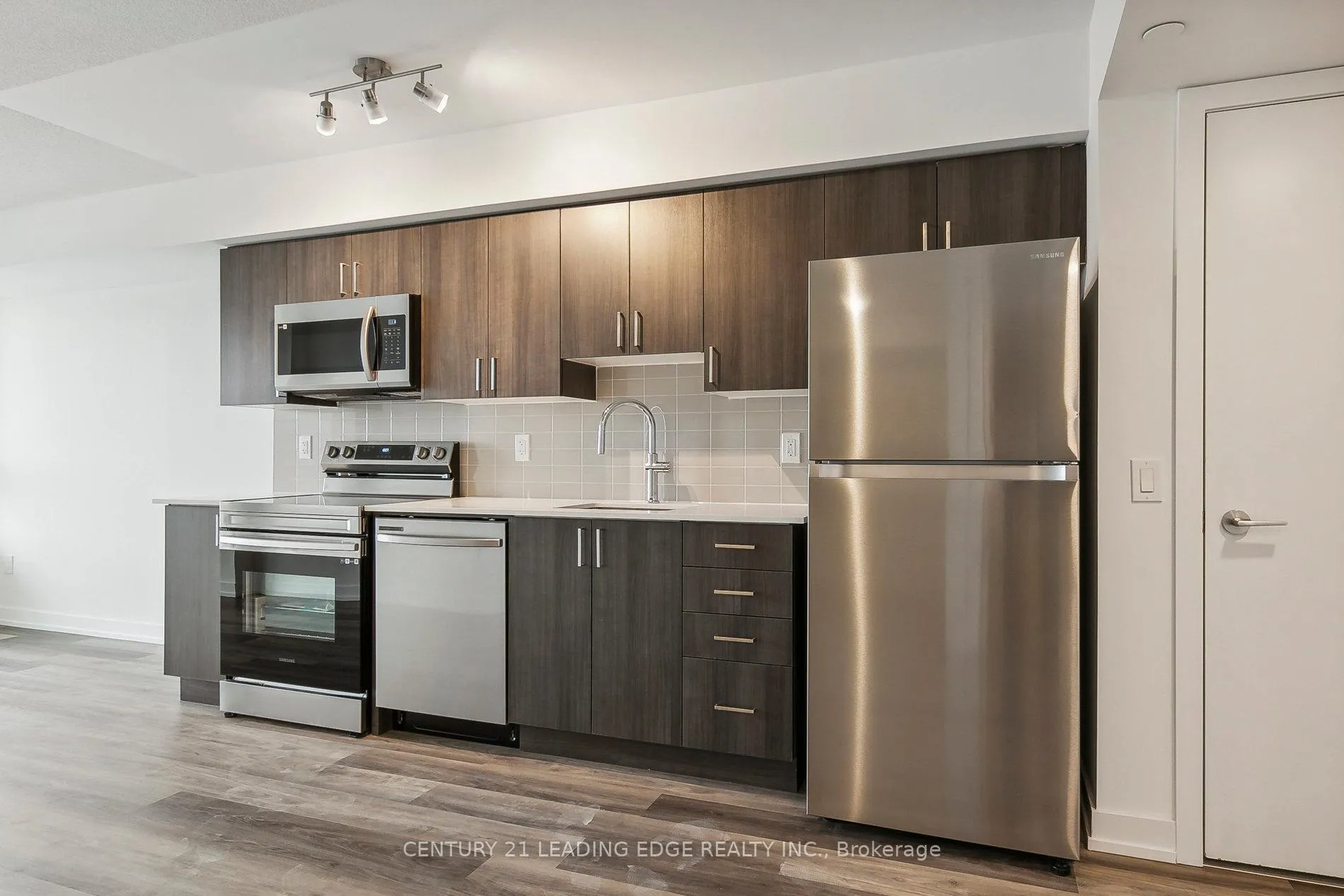 Photo 6 of Unit 1001, 1455 Celebration Drive, Pickering, Bay Ridges — HOMEH