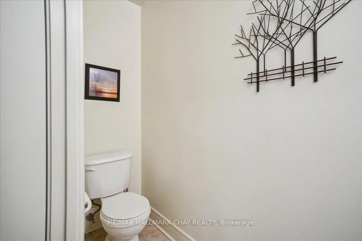 Photo 12 of Unit 1507, 2 Toronto Street, Barrie, Lakeshore — HOMEH