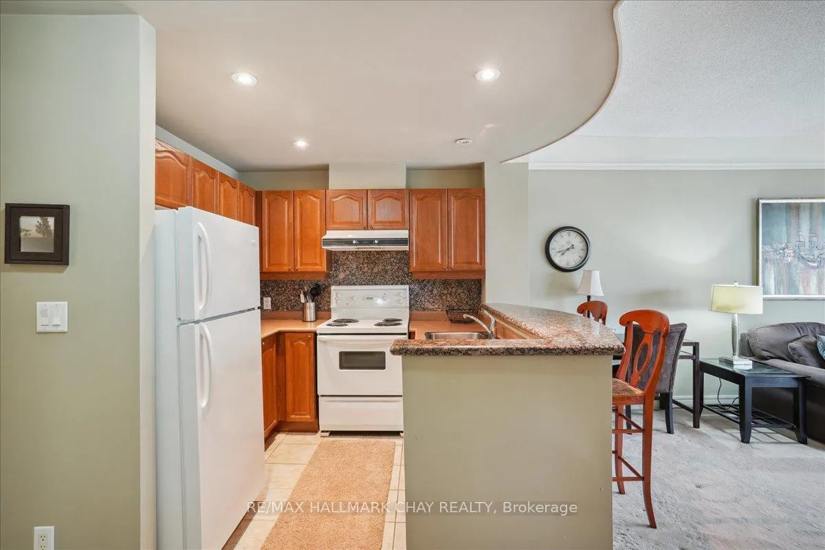 Photo 14 of Unit 1507, 2 Toronto Street, Barrie, Lakeshore — HOMEH