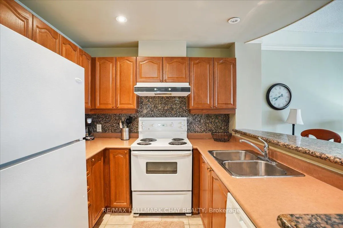 Photo 15 of Unit 1507, 2 Toronto Street, Barrie, Lakeshore — HOMEH