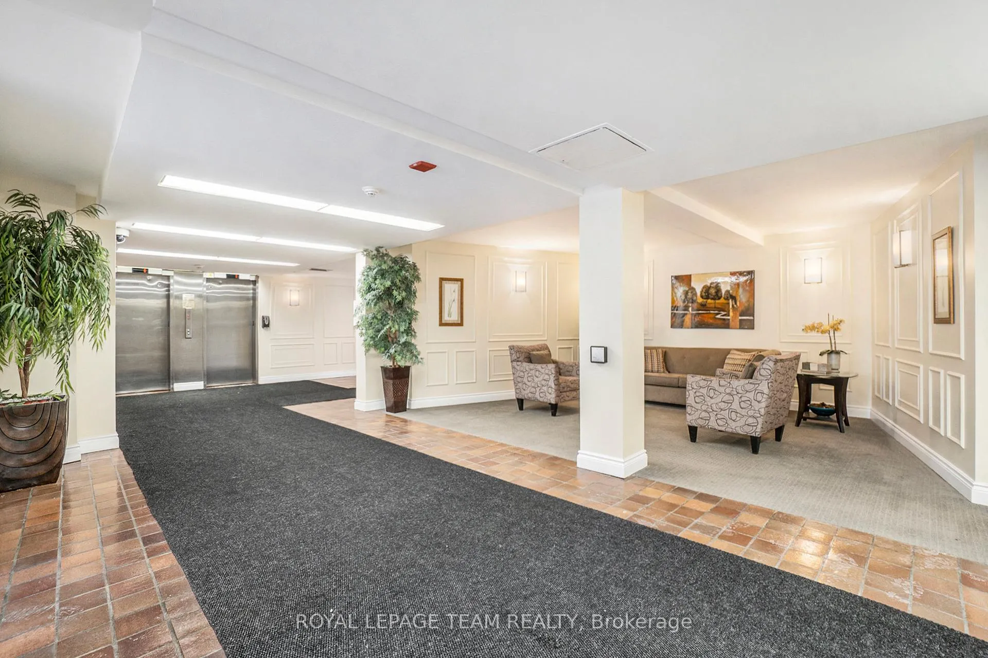 Front of Unit 705, 1356 Meadowlands Drive E