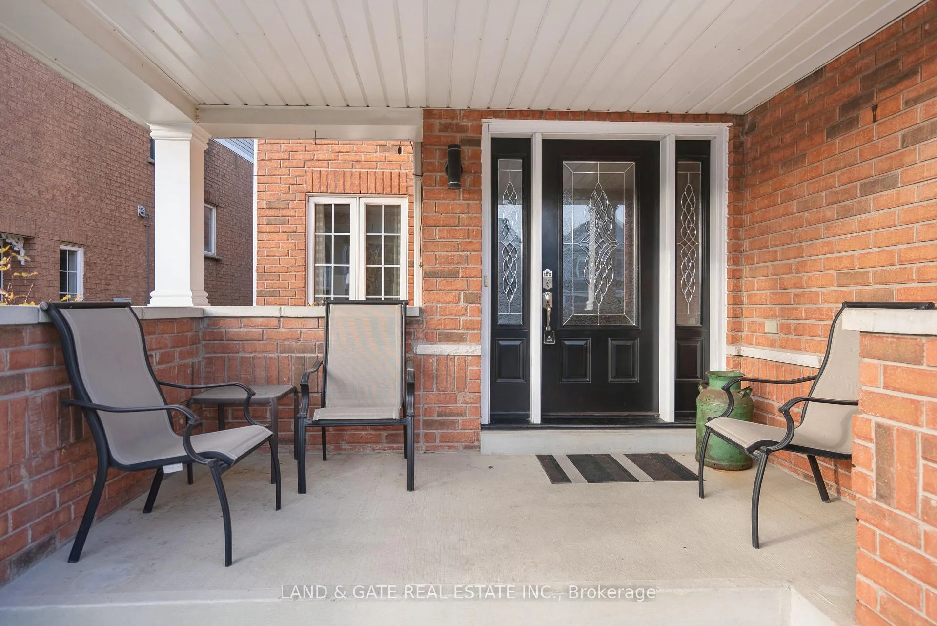 Photo 3 of 1148 Ashcroft Court, Oshawa, Taunton — HOMEH