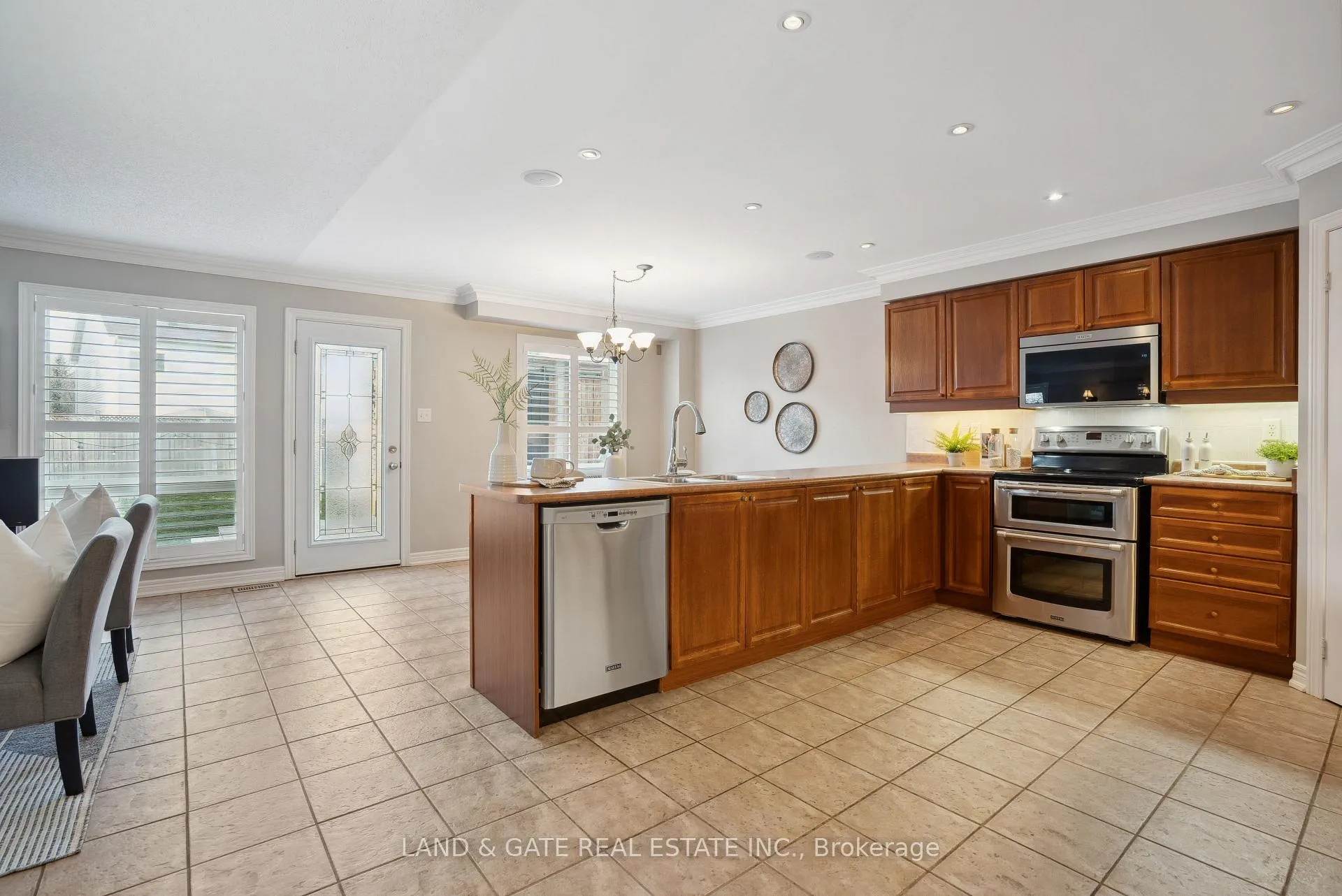 Photo 10 of 1148 Ashcroft Court, Oshawa, Taunton — HOMEH