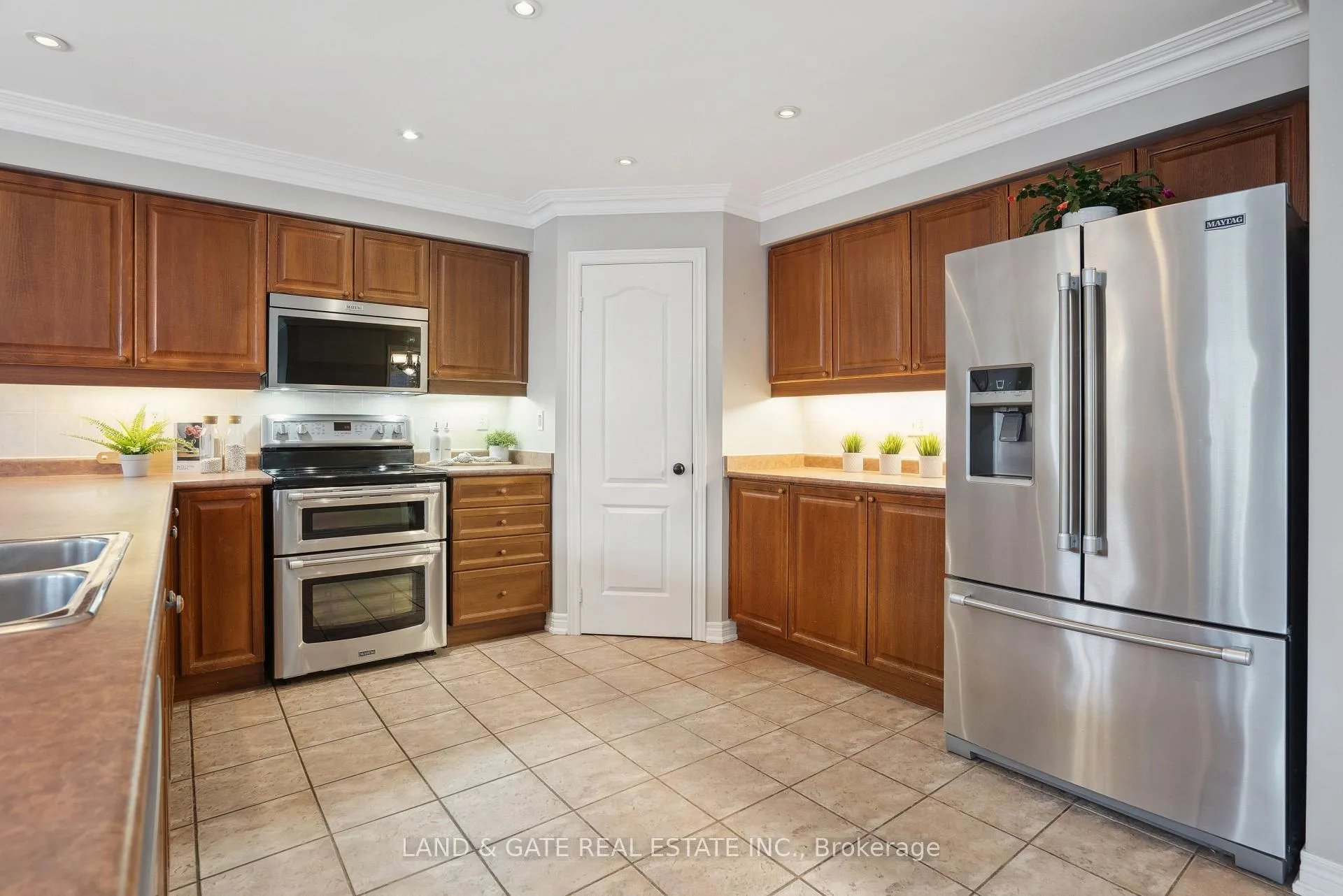 Photo 12 of 1148 Ashcroft Court, Oshawa, Taunton — HOMEH