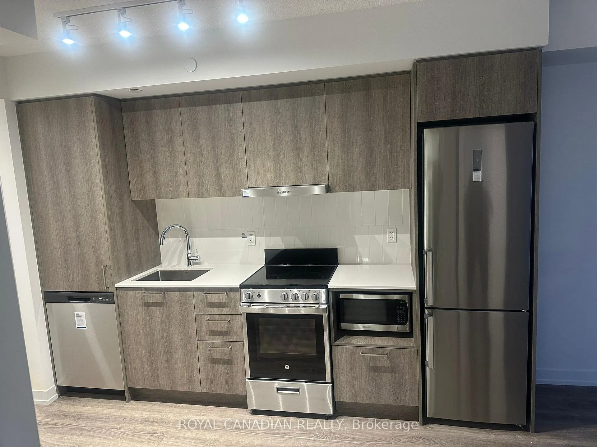 Photo 5 of Unit 1017, 195 Commerce Street S, Vaughan, Vaughan Corporate Centre — HOMEH
