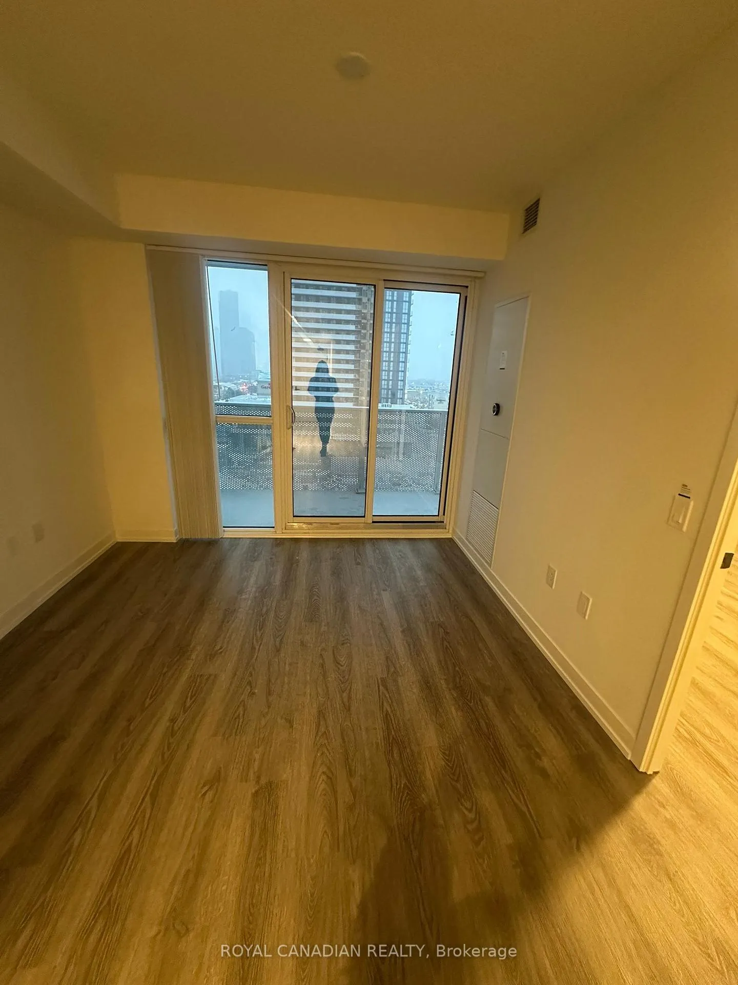 Photo 6 of Unit 1017, 195 Commerce Street S, Vaughan, Vaughan Corporate Centre — HOMEH