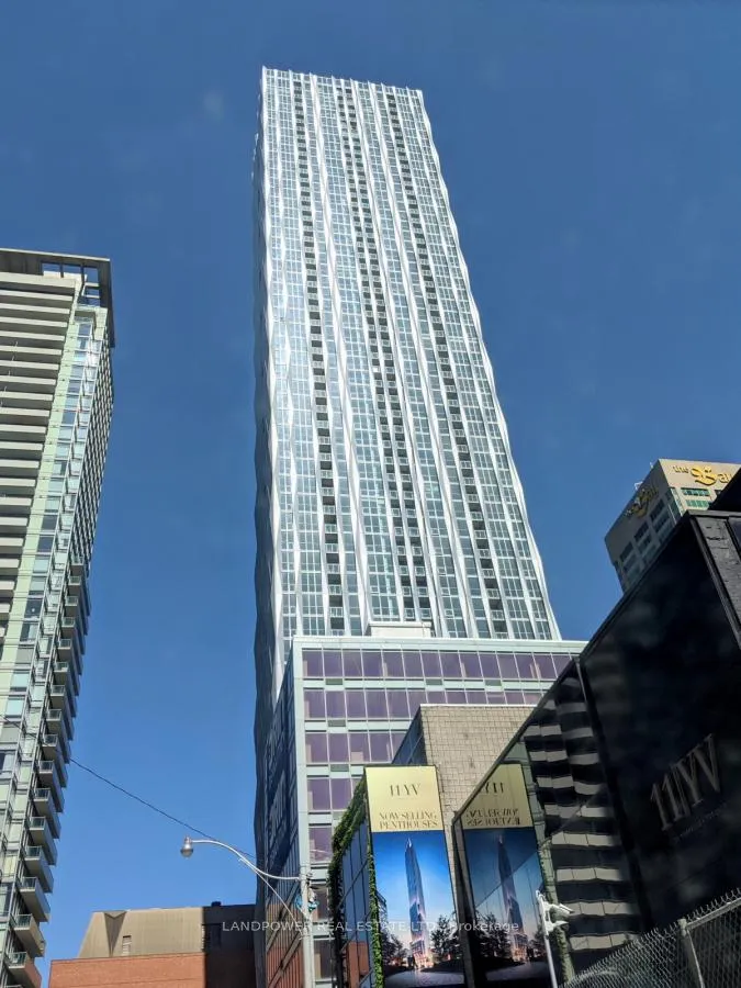 Front of Unit 1908, 1 Yorkville Avenue