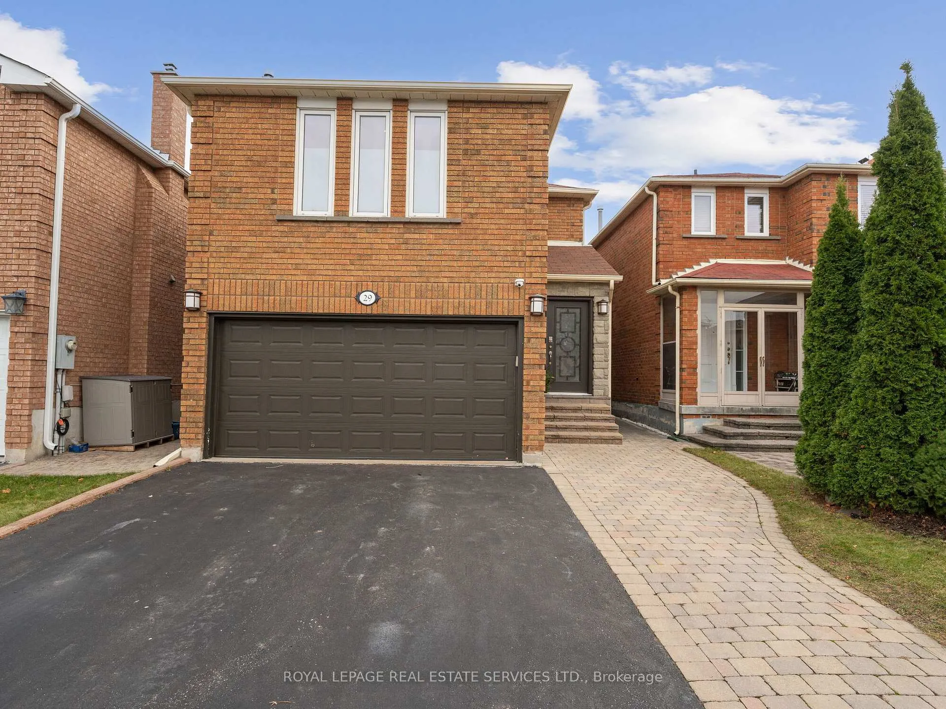 Photo 3 of 29 Bayhampton Crescent, Vaughan, Brownridge — HOMEH