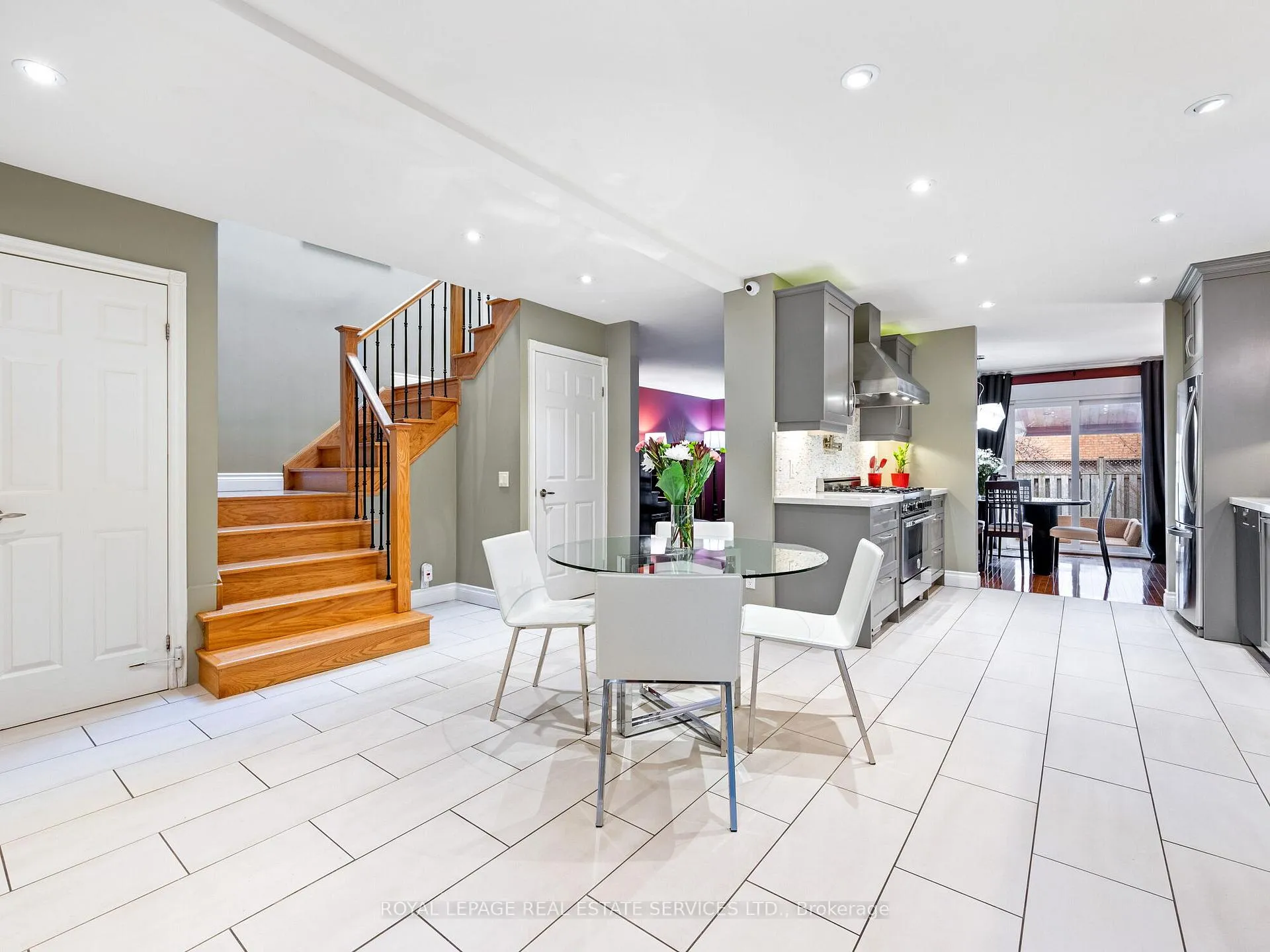 Photo 6 of 29 Bayhampton Crescent, Vaughan, Brownridge — HOMEH