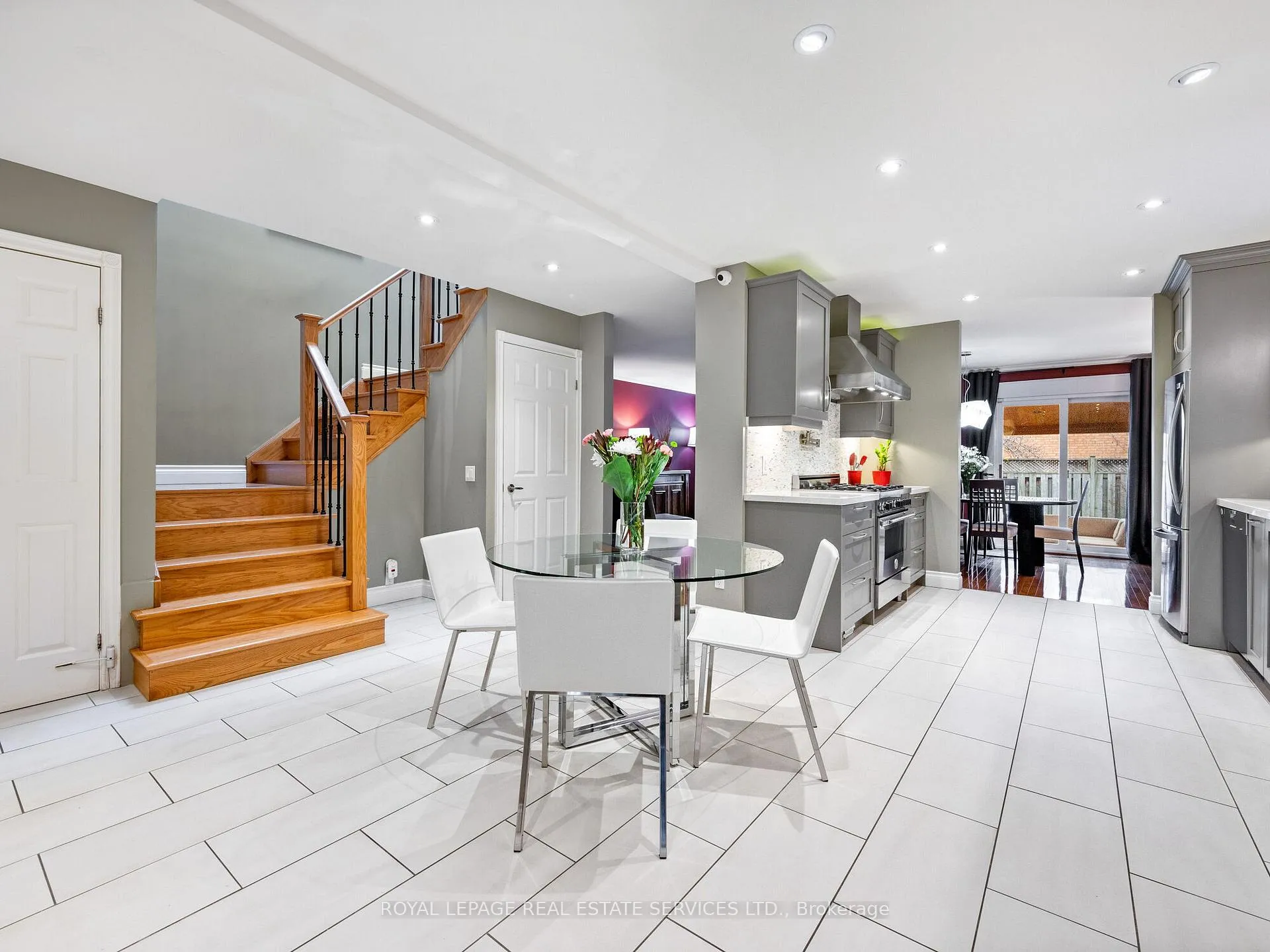 Photo 15 of 29 Bayhampton Crescent, Vaughan, Brownridge — HOMEH