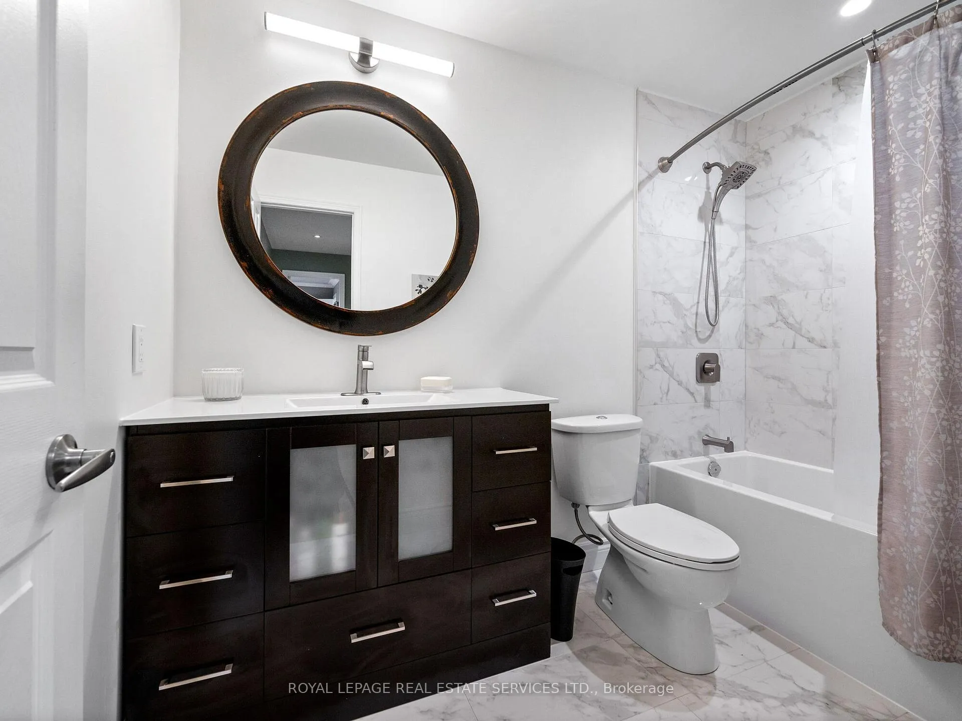 Photo 27 of 29 Bayhampton Crescent, Vaughan, Brownridge — HOMEH