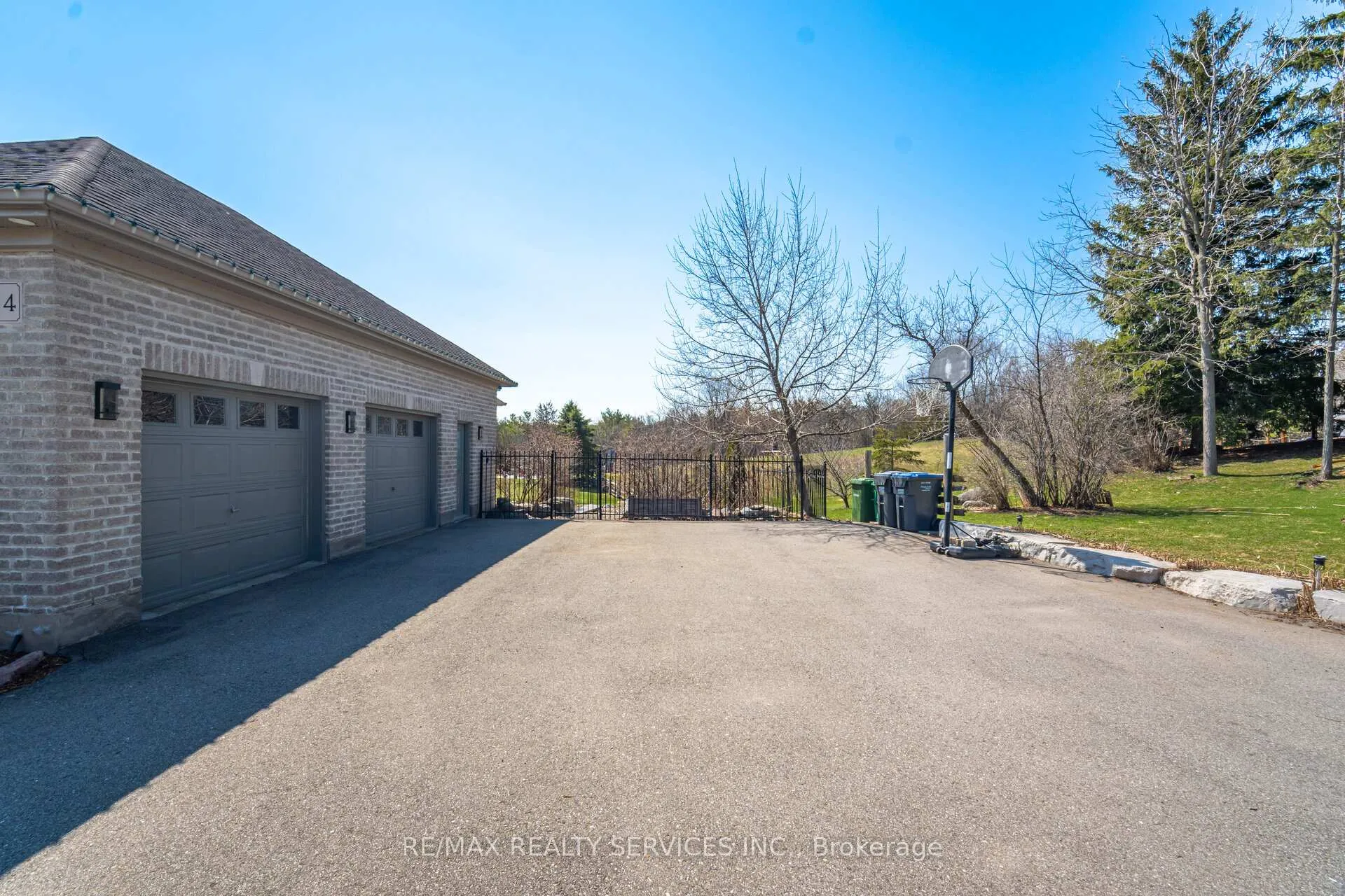 Photo 5 of 34 Isabella Street, Caledon, Rural Caledon — HOMEH