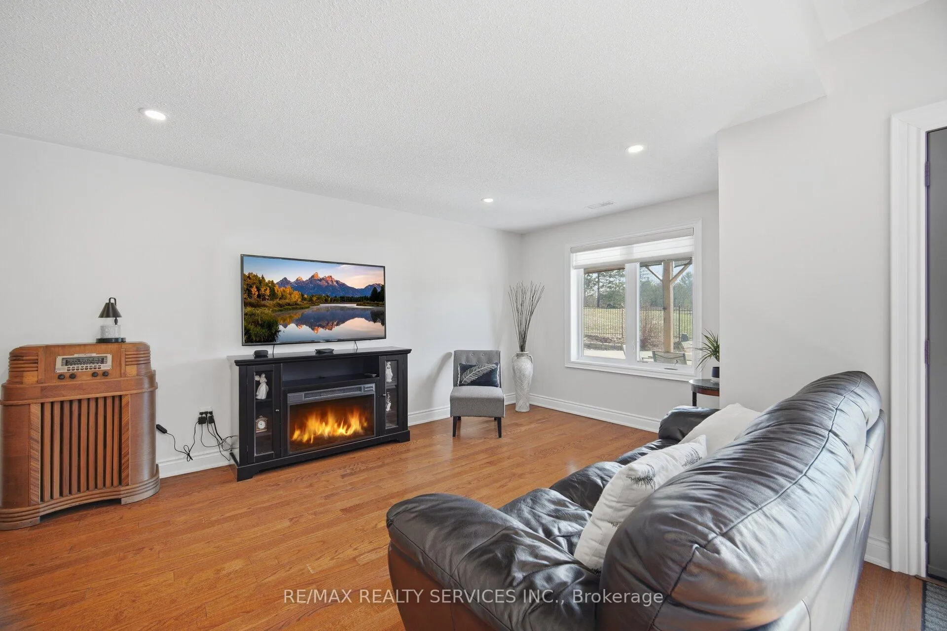 Photo 41 of 34 Isabella Street, Caledon, Rural Caledon — HOMEH