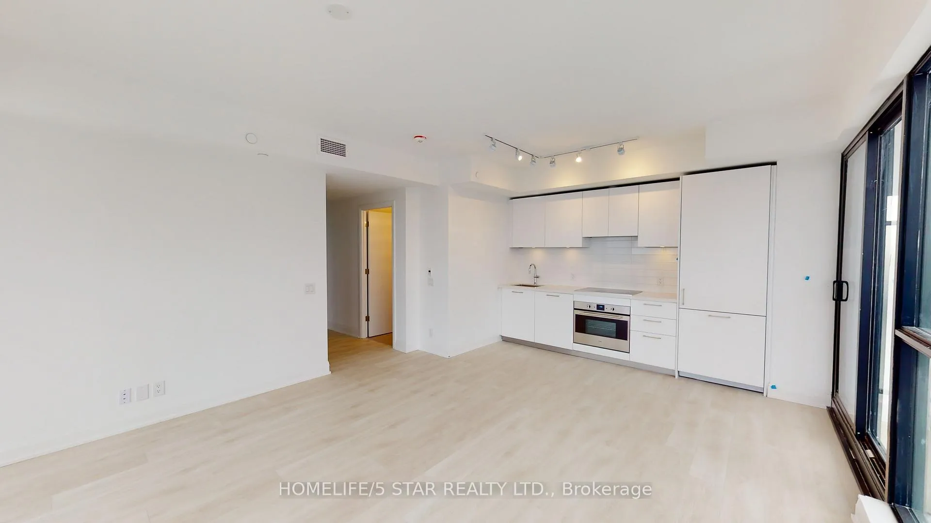 Photo 2 of Unit 1013, 33 Frederick Todd Way, Toronto, Thorncliffe Park — HOMEH