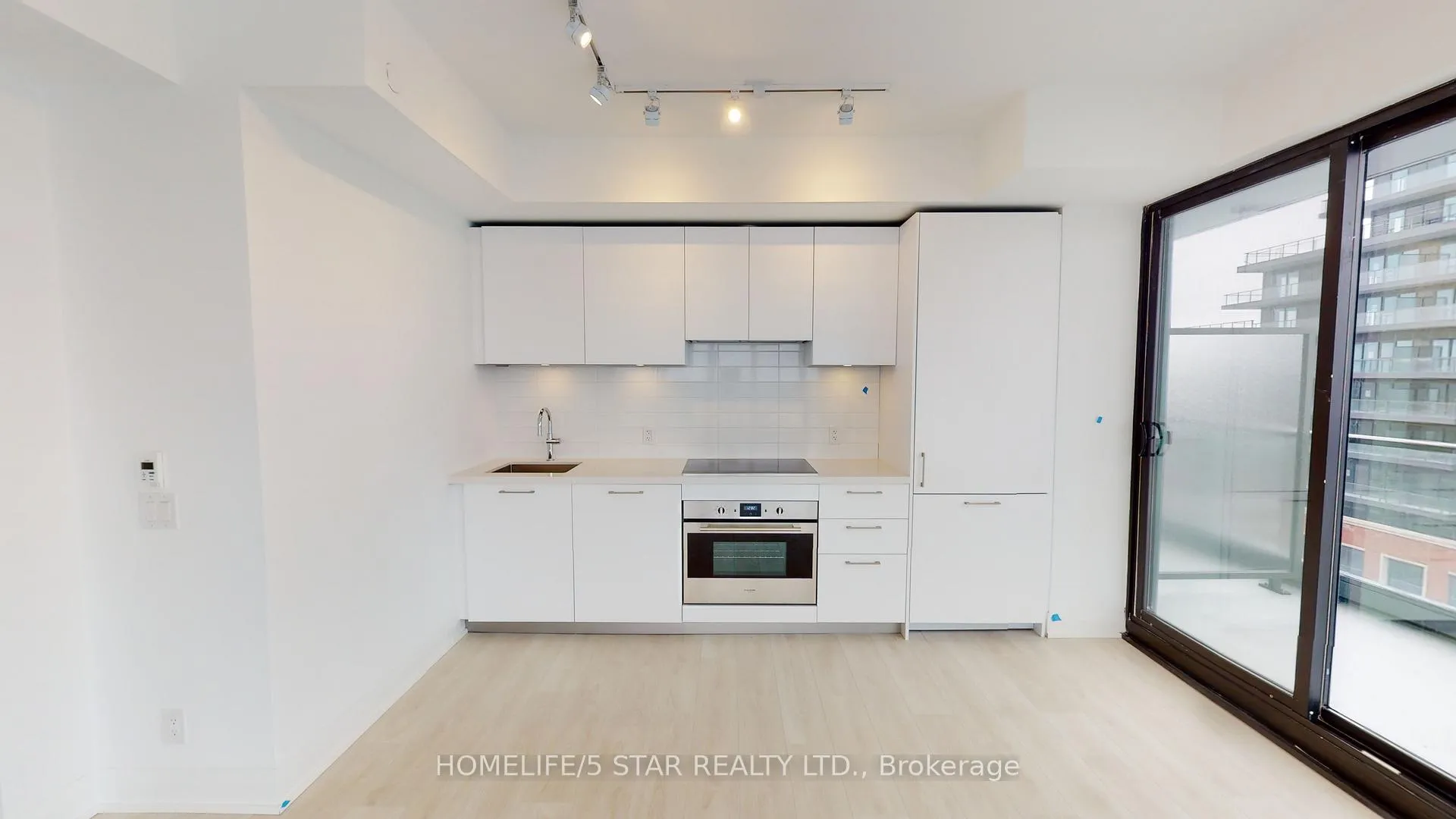 Photo 3 of Unit 1013, 33 Frederick Todd Way, Toronto, Thorncliffe Park — HOMEH