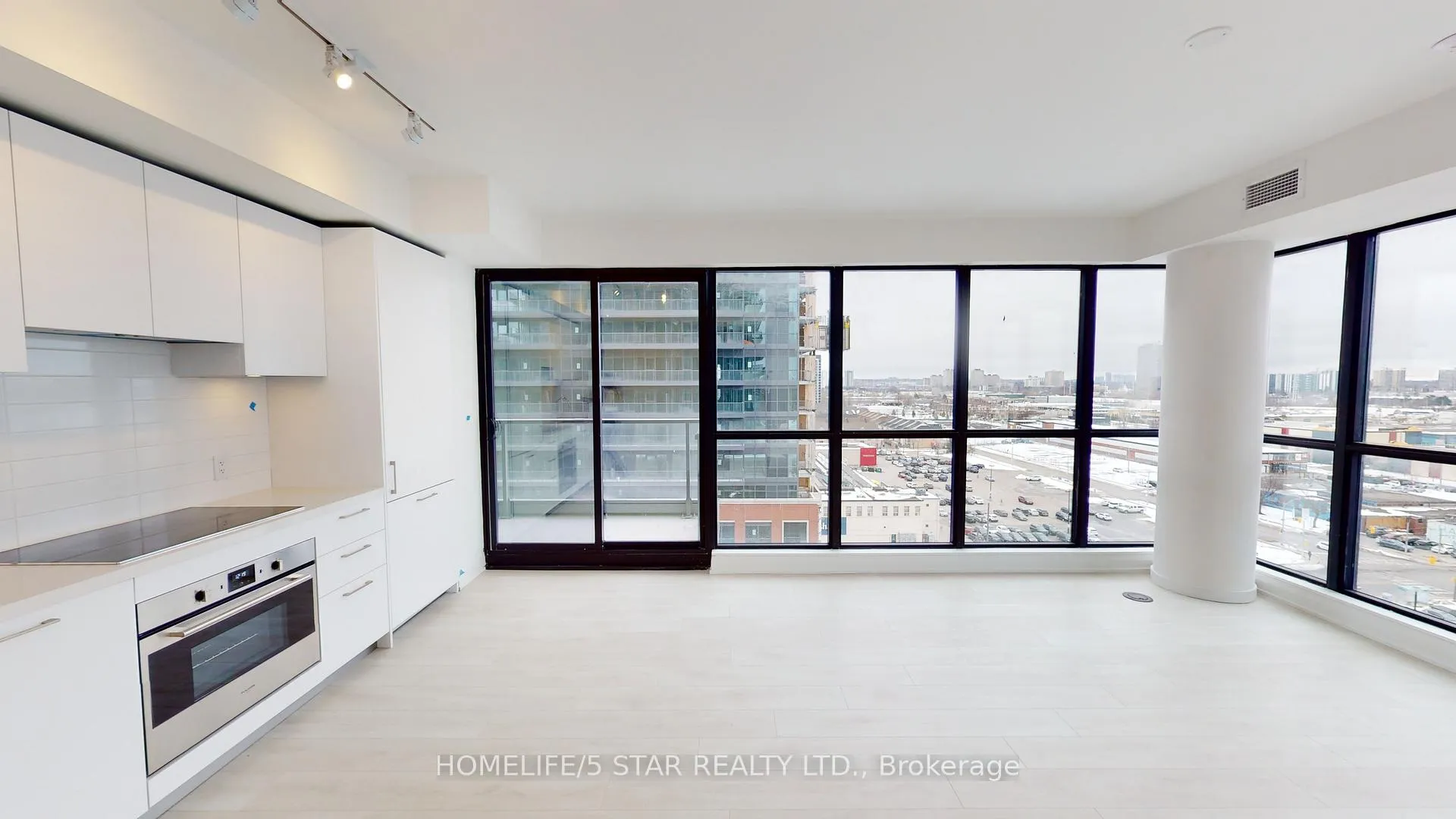 Photo 4 of Unit 1013, 33 Frederick Todd Way, Toronto, Thorncliffe Park — HOMEH