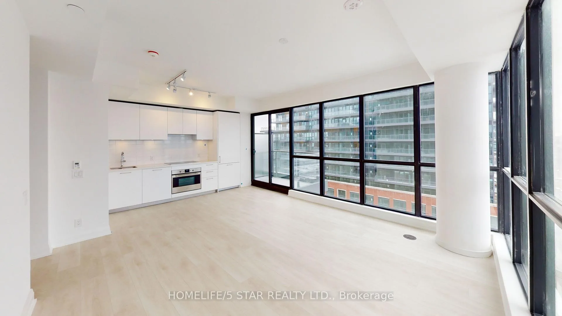 Photo 6 of Unit 1013, 33 Frederick Todd Way, Toronto, Thorncliffe Park — HOMEH