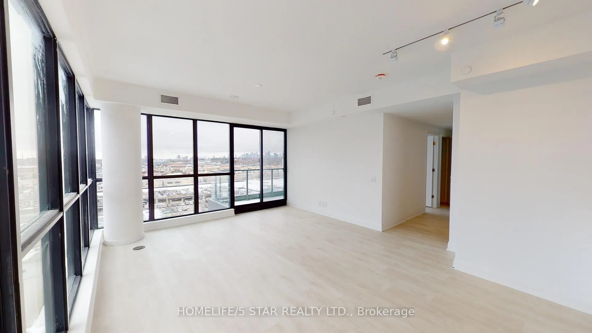 Photo 7 of Unit 1013, 33 Frederick Todd Way, Toronto, Thorncliffe Park — HOMEH