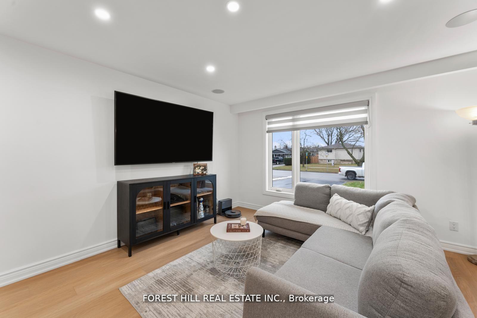Photo 16 of 165 Kingsview Drive, Caledon, Bolton North — HOMEH