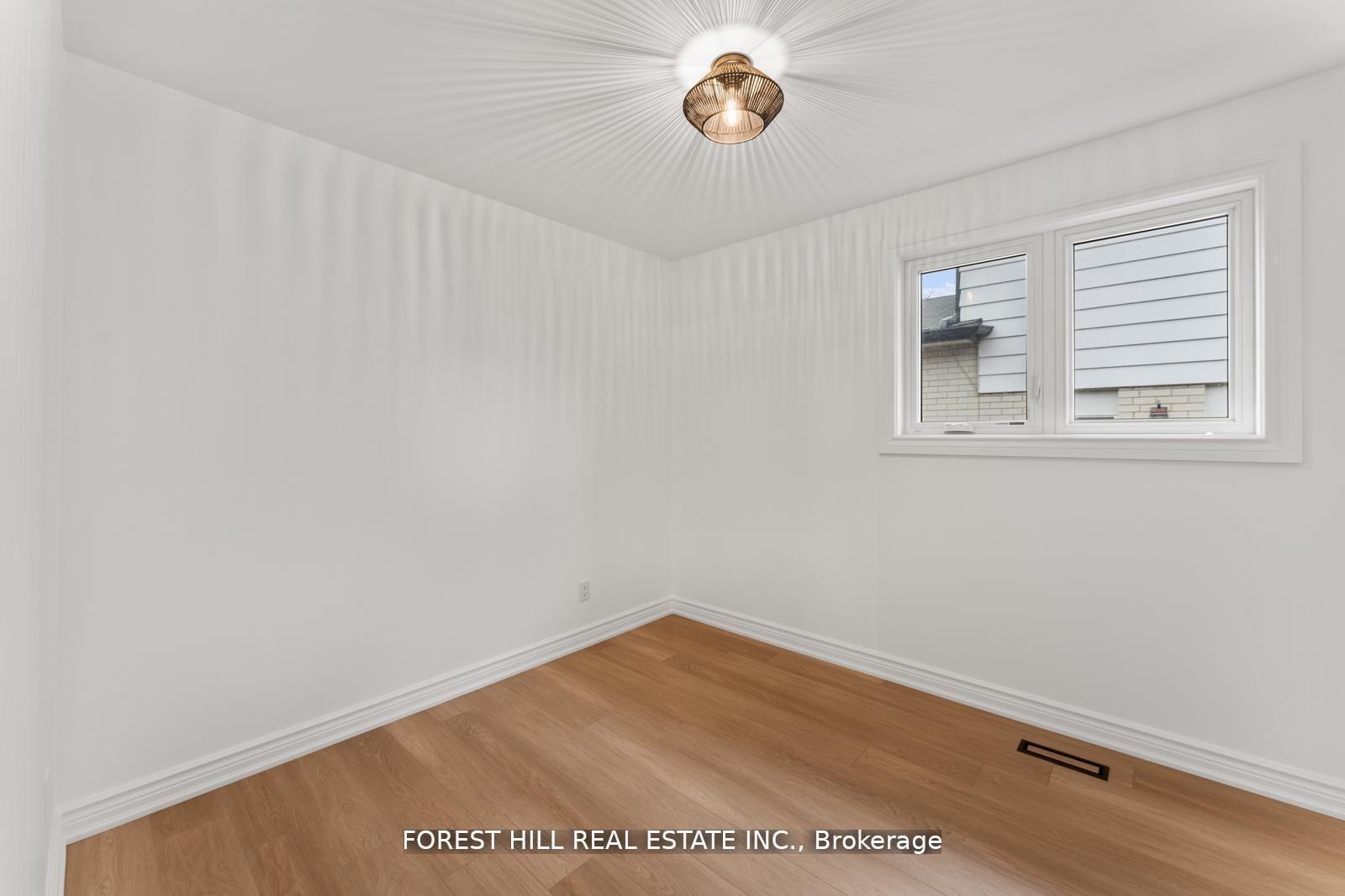 Photo 23 of 165 Kingsview Drive, Caledon, Bolton North — HOMEH
