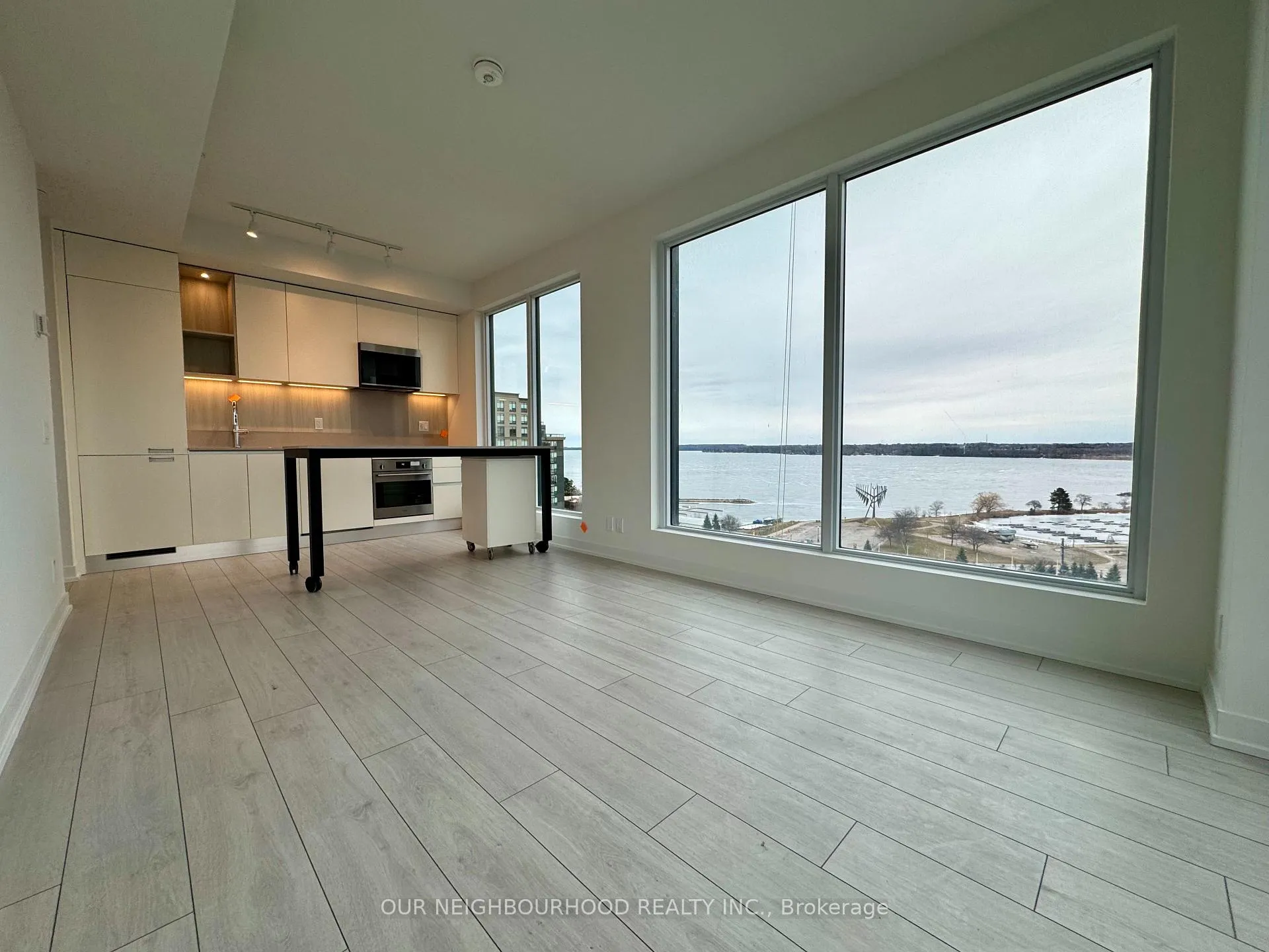 Photo 4 of Unit 911, 39 Mary Street, Barrie, City Centre — HOMEH