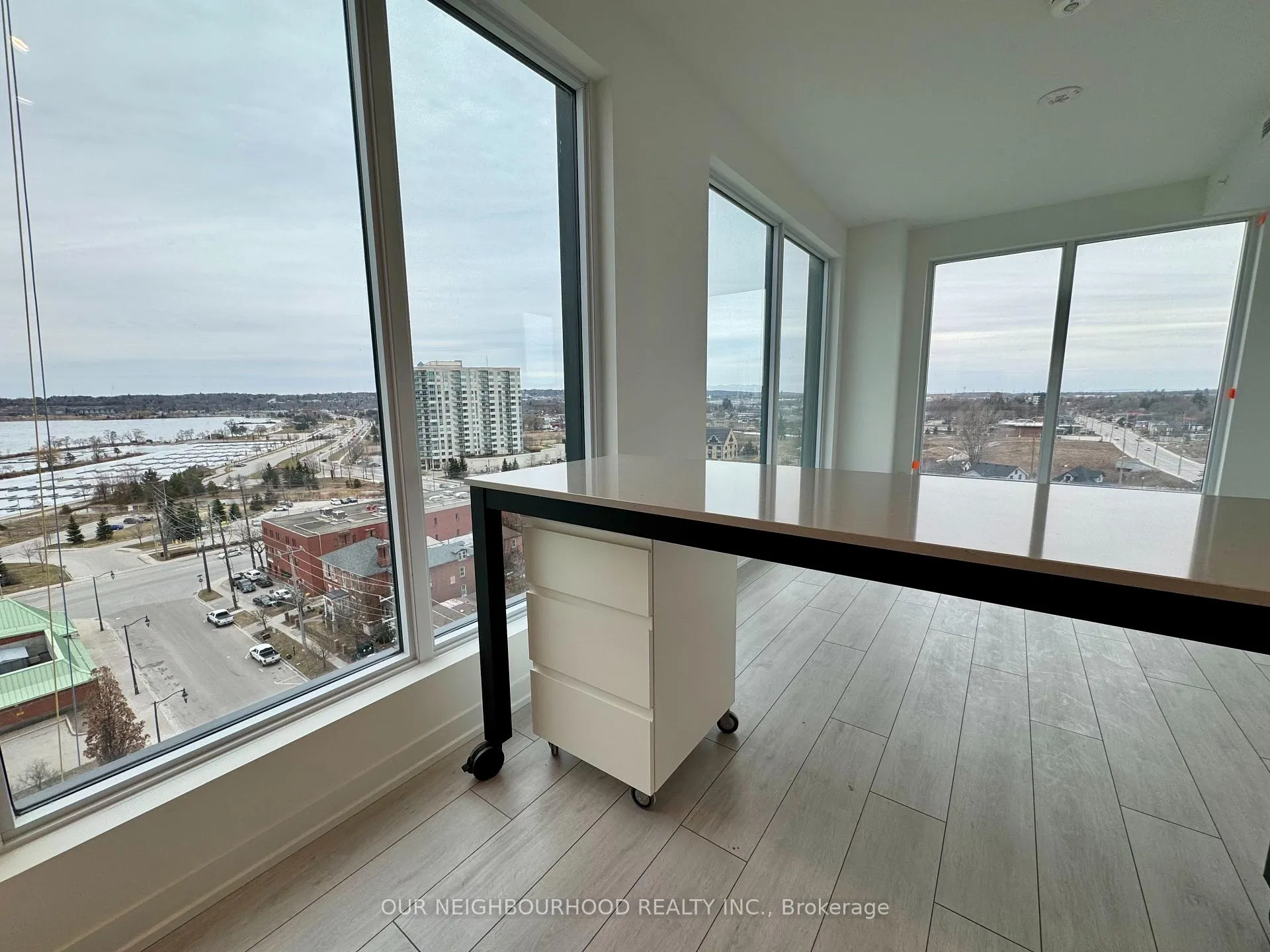 Photo 9 of Unit 911, 39 Mary Street, Barrie, City Centre — HOMEH