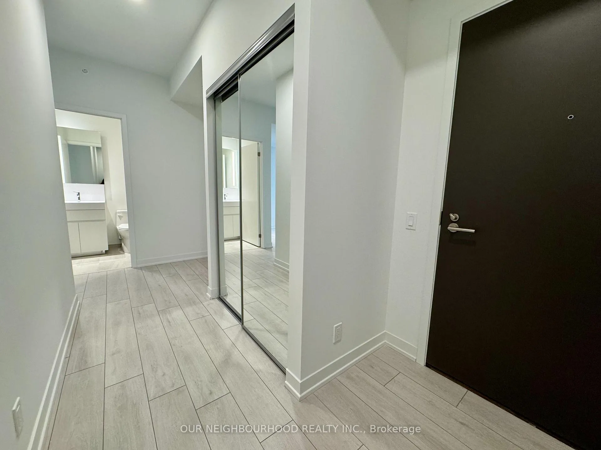 Photo 11 of Unit 911, 39 Mary Street, Barrie, City Centre — HOMEH