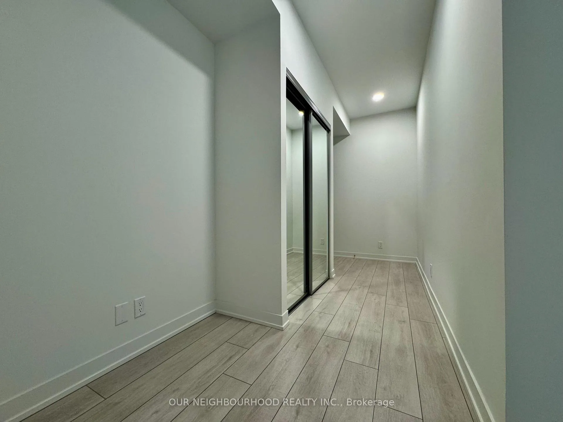 Photo 12 of Unit 911, 39 Mary Street, Barrie, City Centre — HOMEH