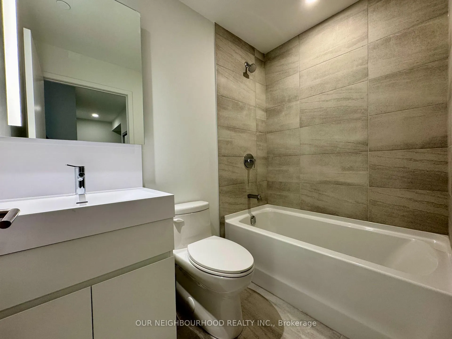 Photo 13 of Unit 911, 39 Mary Street, Barrie, City Centre — HOMEH