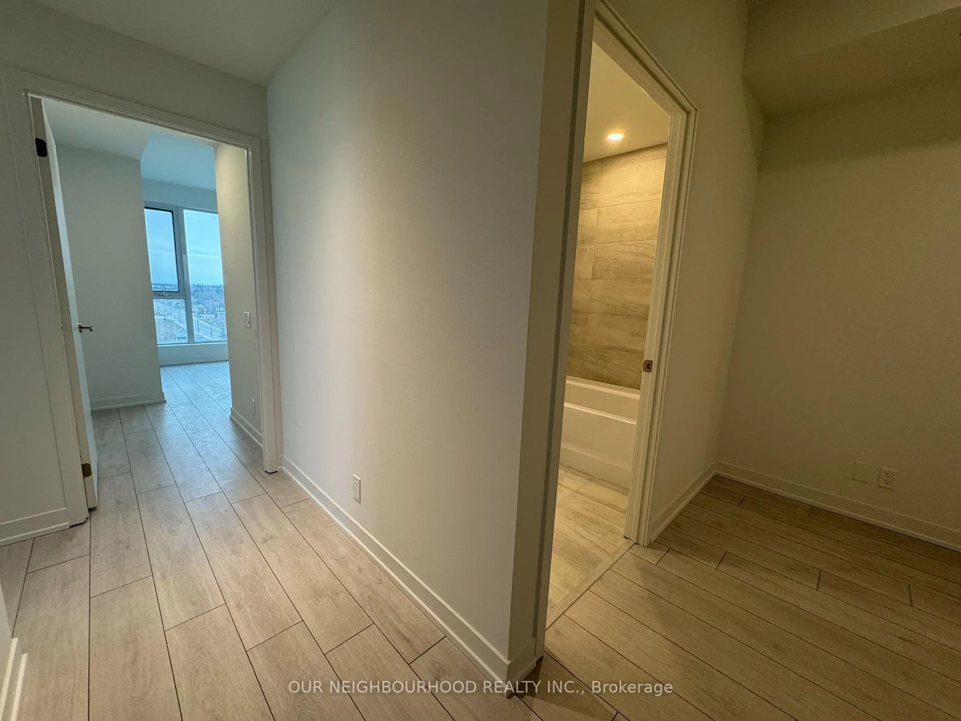 Photo 14 of Unit 911, 39 Mary Street, Barrie, City Centre — HOMEH