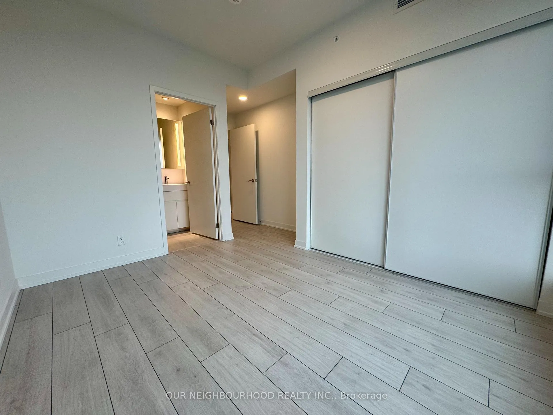 Photo 16 of Unit 911, 39 Mary Street, Barrie, City Centre — HOMEH